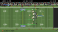 Gameplay fra Retro Bowl, der viser en angrebsformation med indtegnede afleveringsruter på banen før snappet.