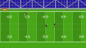 Retro Bowl-receiver løber med footballen efter en gribning