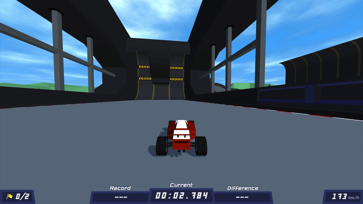 Coche de carreras PolyTrack dirigiéndose a rampas empinadas en una sección oscura y cubierta de la pista.